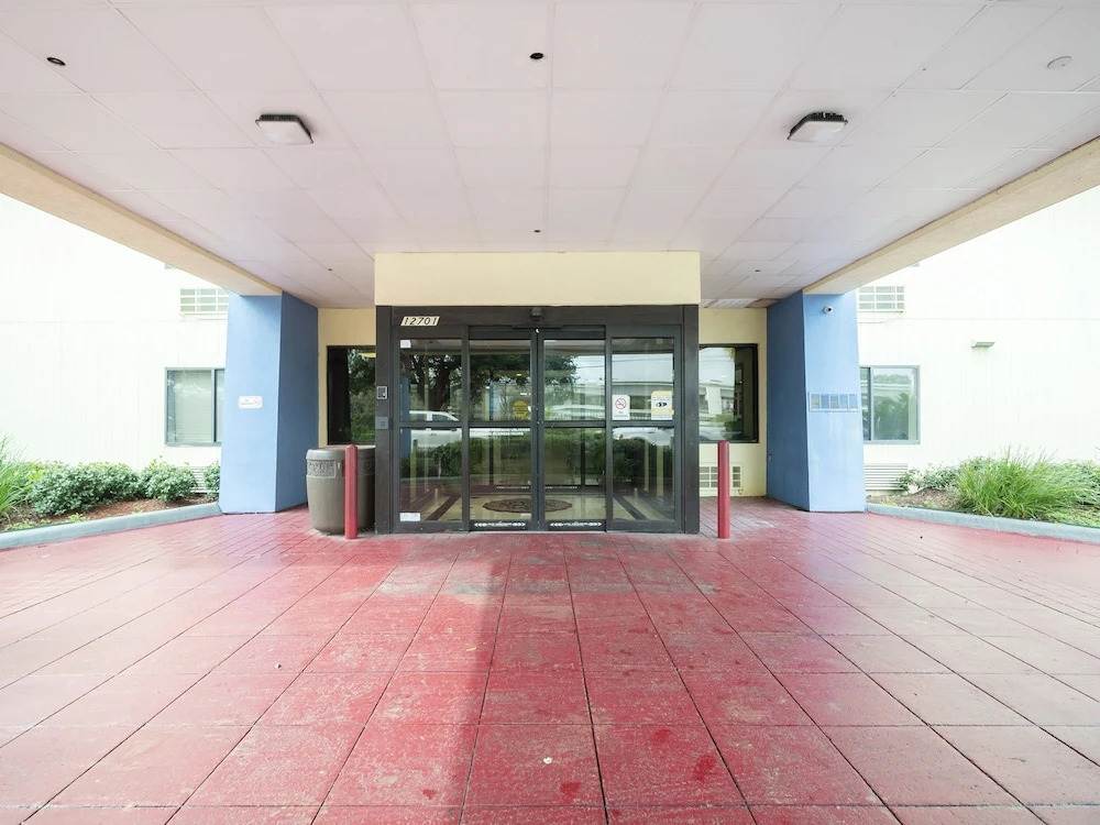 OYO Townhouse Houston Airport North