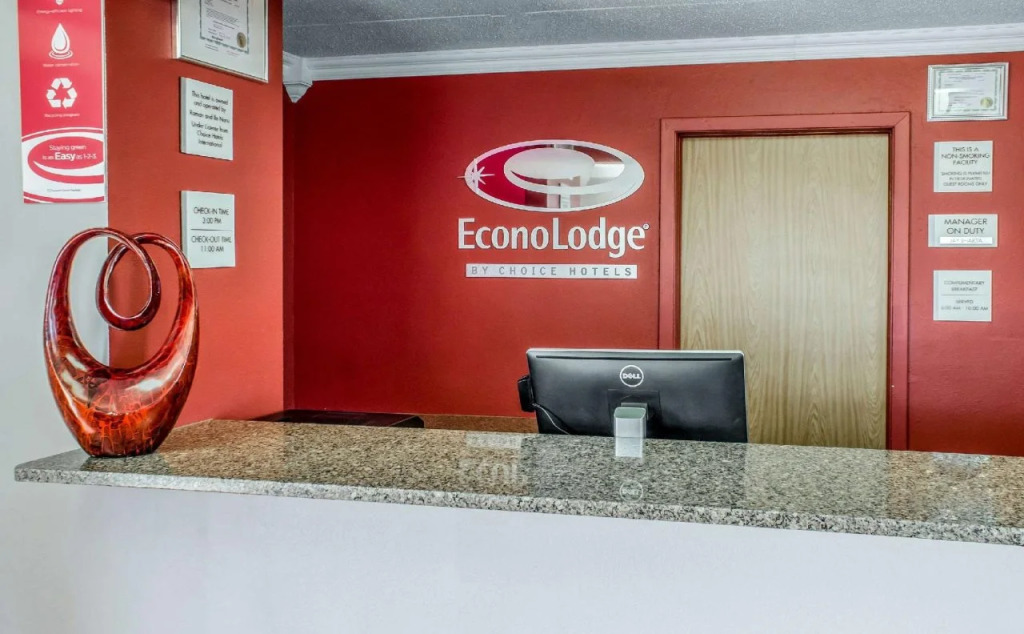 Spencer Inn & Suites