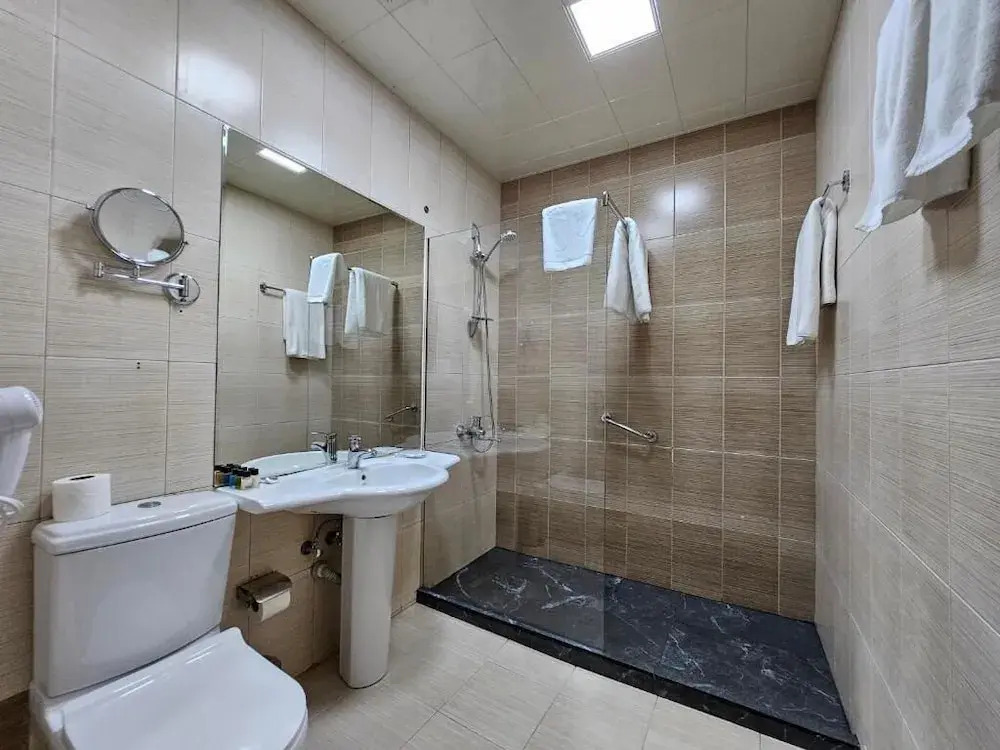 Crown Suites Hotel