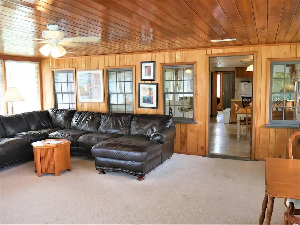 Queen Bee - 2 Br Home