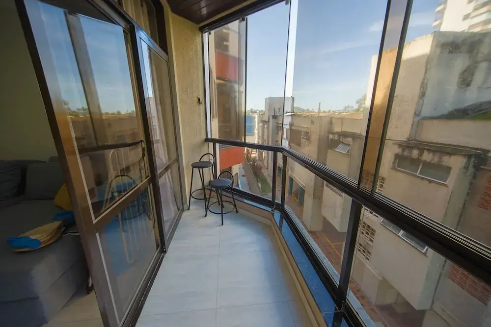 Apto Completo com Wi-fi Ar-cond a 200m da Praia