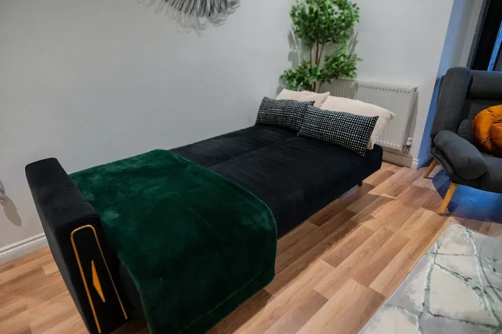 House - Sleeps 7 - Parking - Garden - Near Stn
