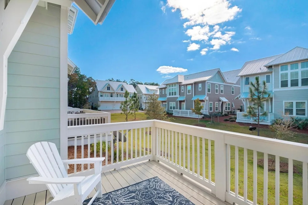 Town of Prominence 326b- Seaside Paradise