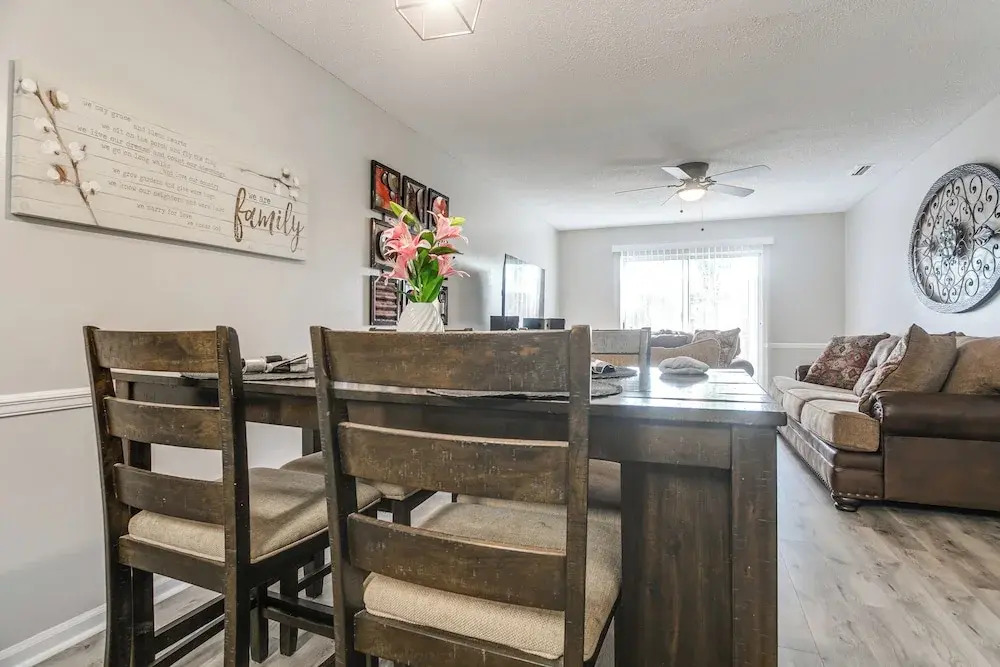 9 Mi to Moody Afb: Newly Updated Condo Near Dining