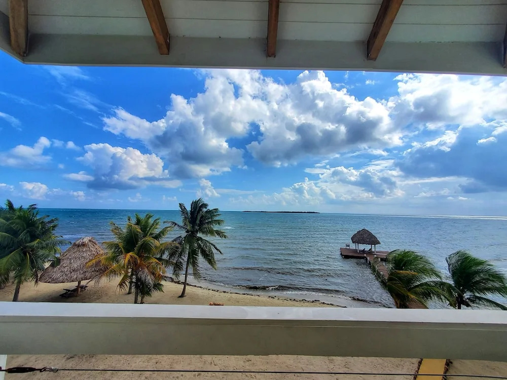 Lucky Duck Villa - Private Beach Escape