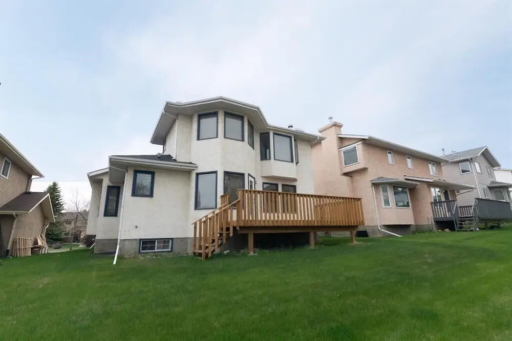 Calgary Hawkwood service resident