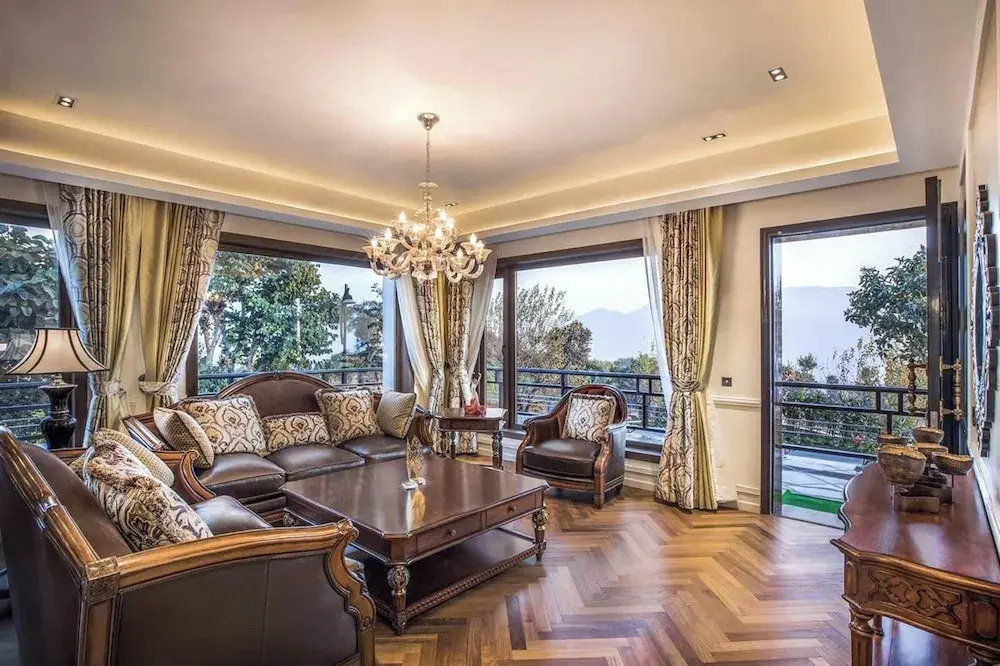 A Majestic Luxurious Villa Overlooking The Ganges