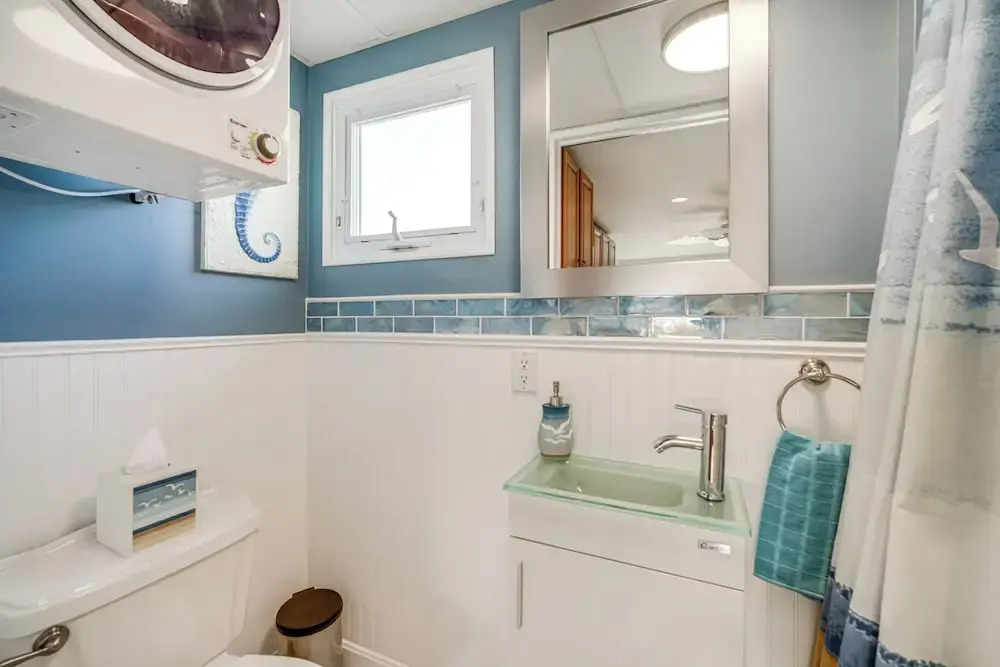 Half-block to Beach & Conventions: Wildwood Studio