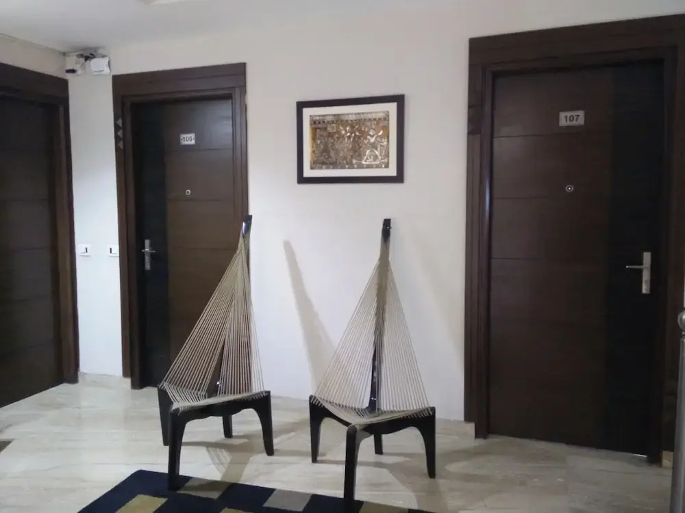FabHotel Phoenix Hospitality - Nr DLF Cyber Hub & Metro, Gurugram