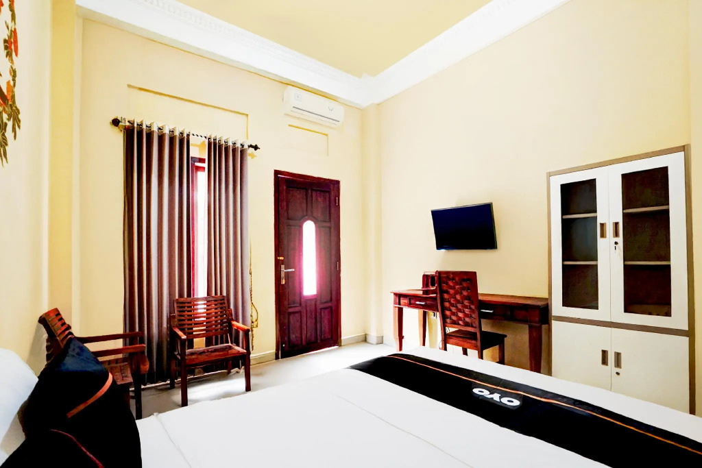 Hotel O Surabaya near Pelangi Park formerly D'best Kutisari