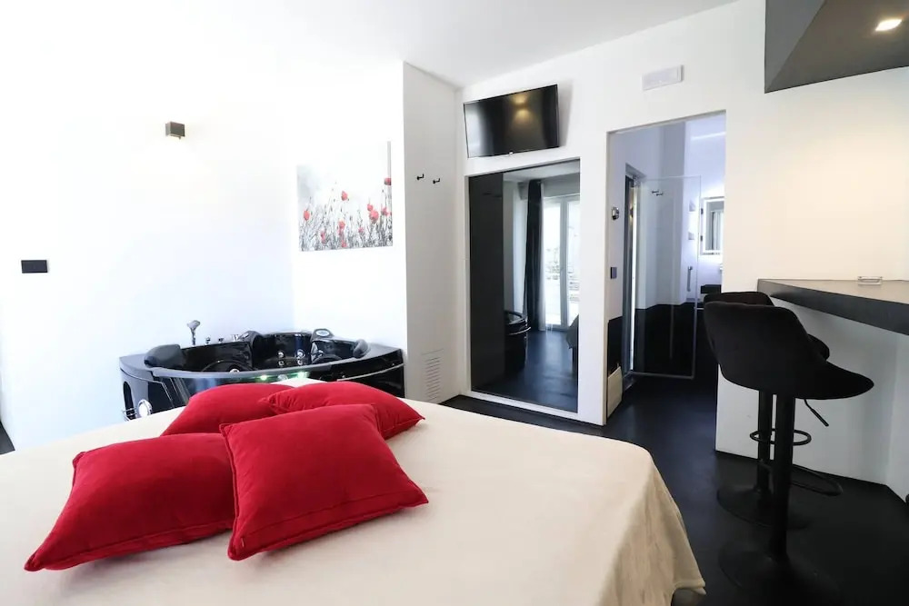 Black&white Otranto Suite