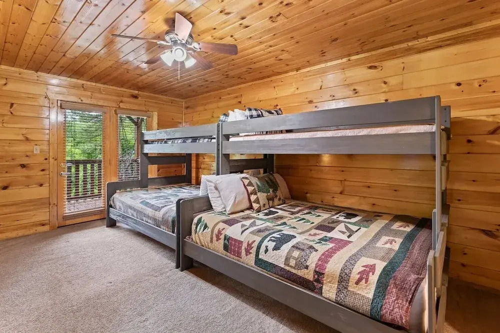 Triple Mountain View Stunning 4 BDR Cabin w/ Private Hot Tub, Game Room
