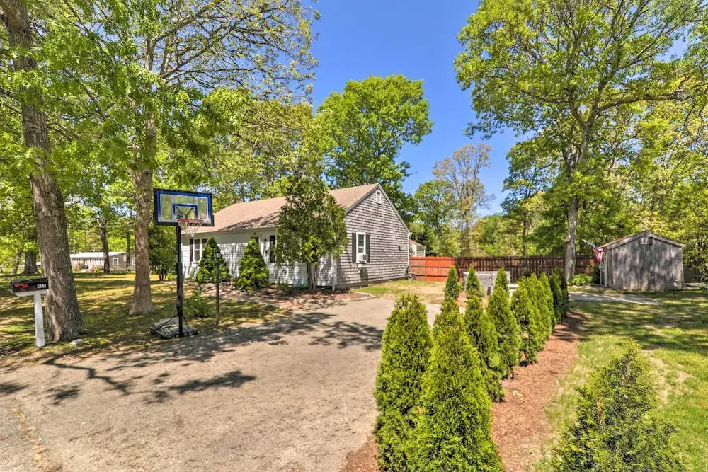 Cape Cod Escape ~ 2 Mi To Beaches & Dining!