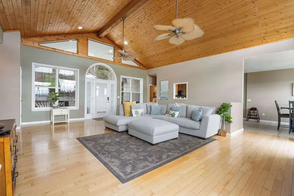 The Greenview Manor - Lake Views