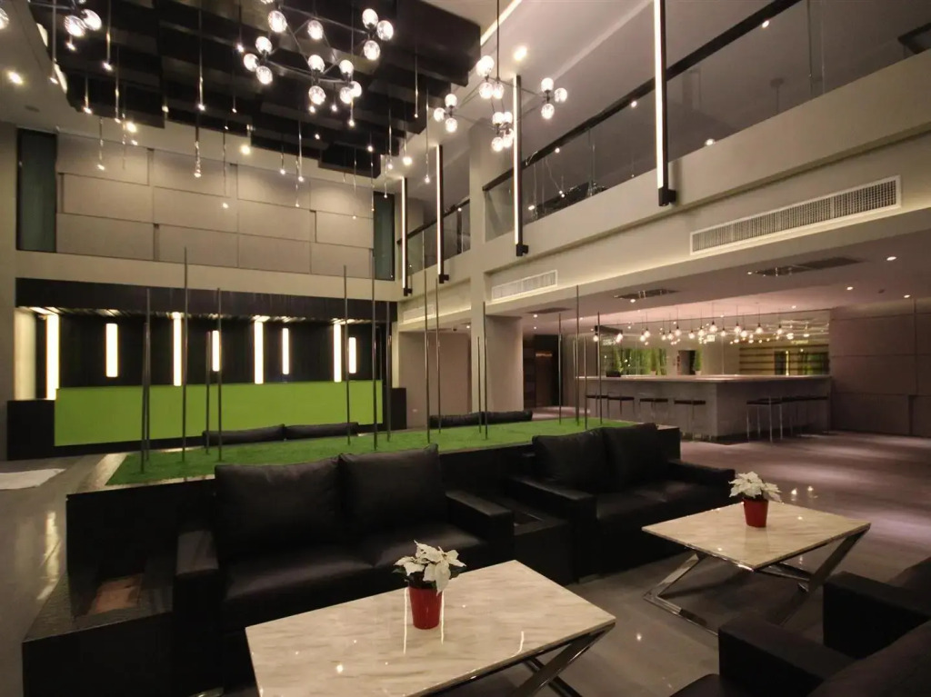 Season Five Hotel