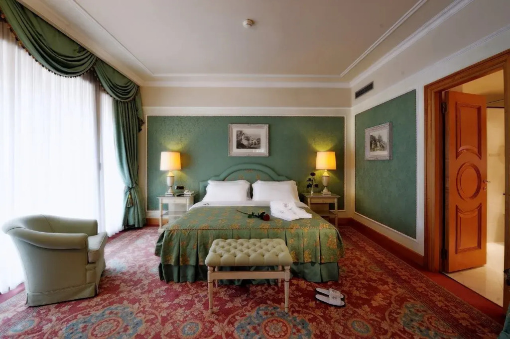 Отель Royal Hotel Carlton