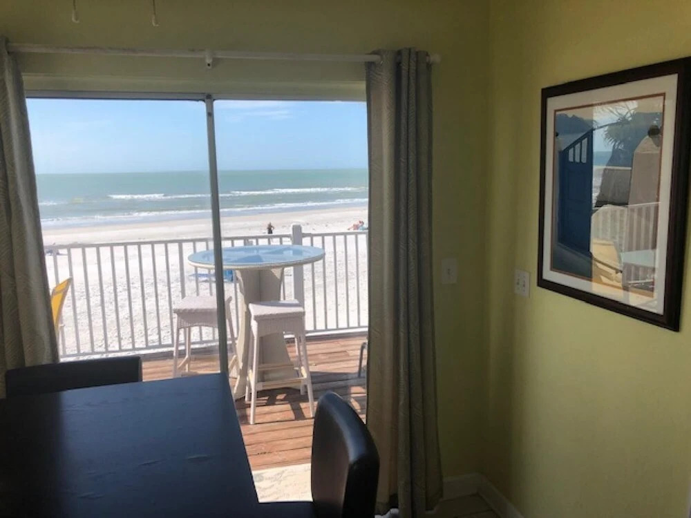 Misty Isles Redington Beachfront Suite 4