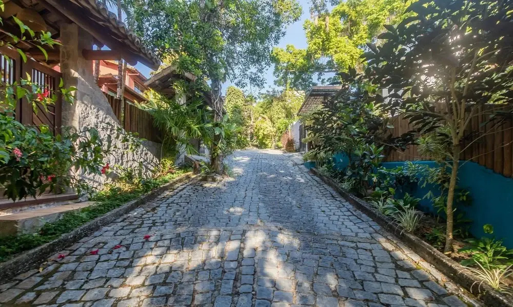 House w/ 3 Suites 400m From Mucuge Beach Mcg0006