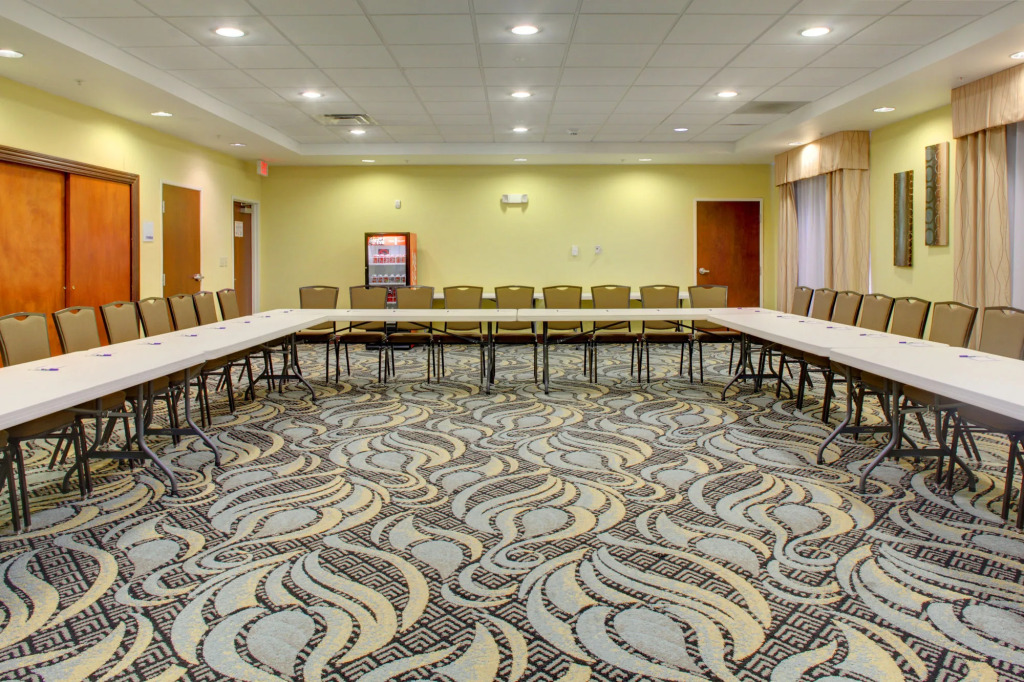 Holiday Inn Express & Suites Cross Lanes by IHG