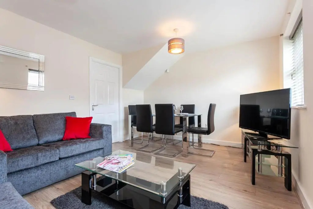 4 bed home, driveway parking ideally located in Latchford, Warrington - Executive St Marys House