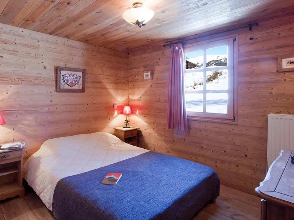 Little gem with fireplace on the slopes in Alpe d'Huez
