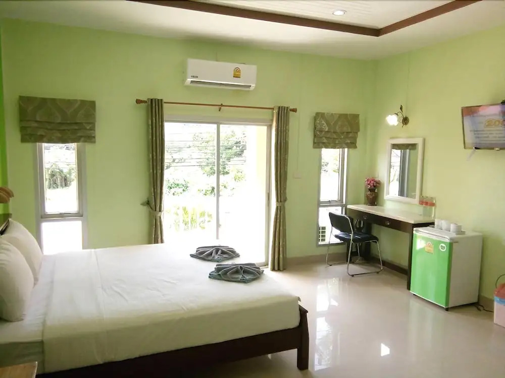 Naris Phuview Resort