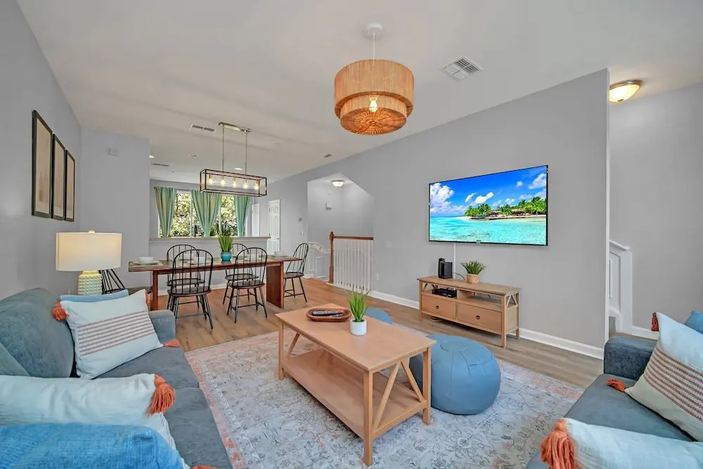 Spacious and Modern Townhome! Close to Attractions and Conventions Center! 3vc5014-10