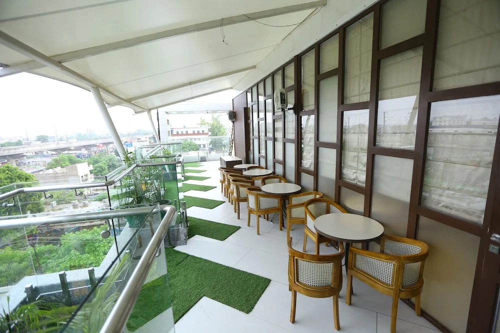 Hotel Gurveer Royal