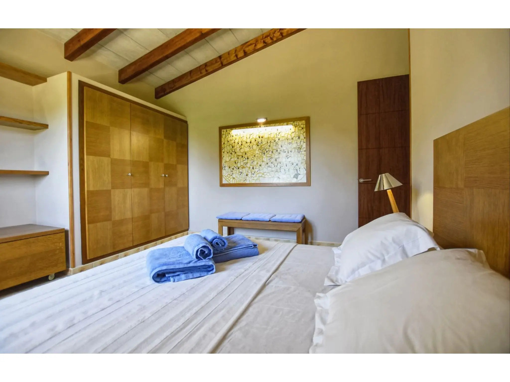 Beautiful country house with pool and views of the Tramuntana for 8 people