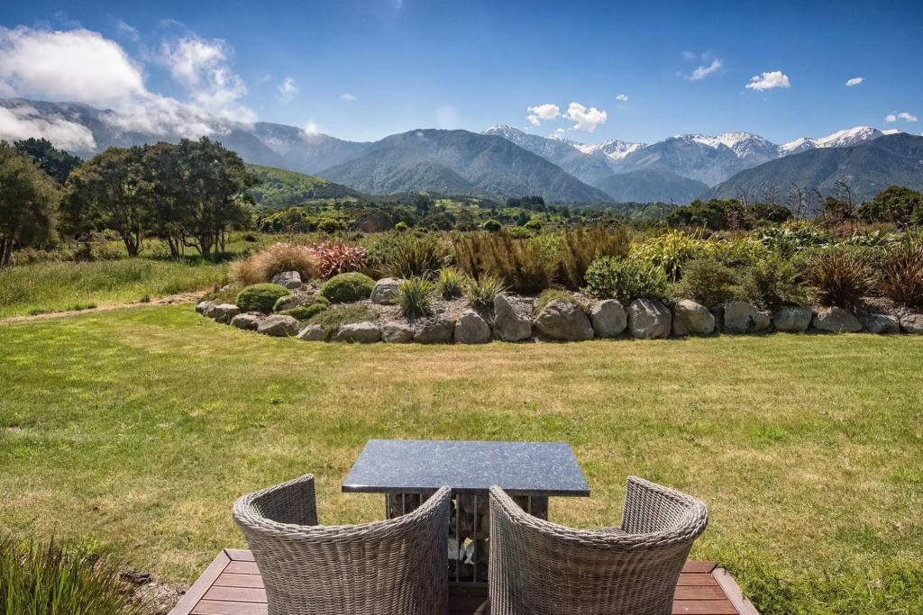 Manakau Lodge