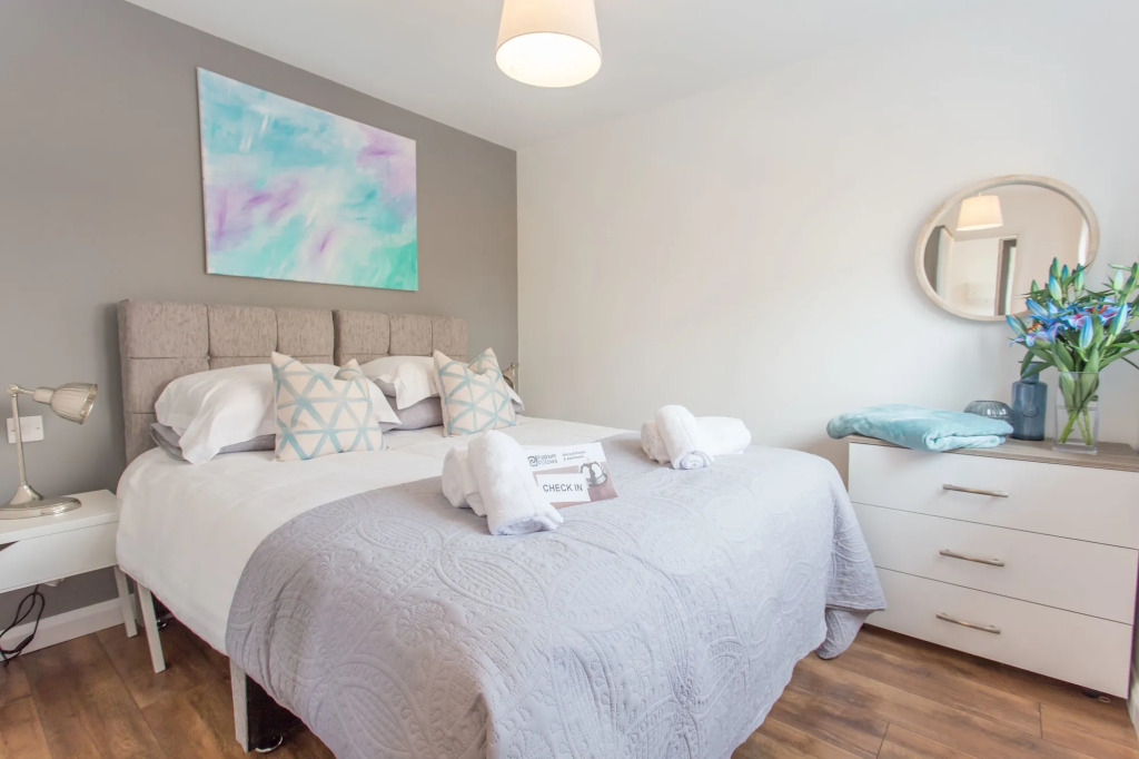 Modern Bright 1-2 Bed Apartments Oxford, with Free Parking ,OX4 Near BMW Science Park & Hospitals
