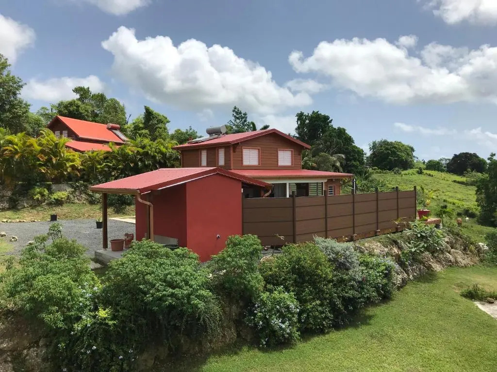 Villa neuve de standing en bois avec piscine