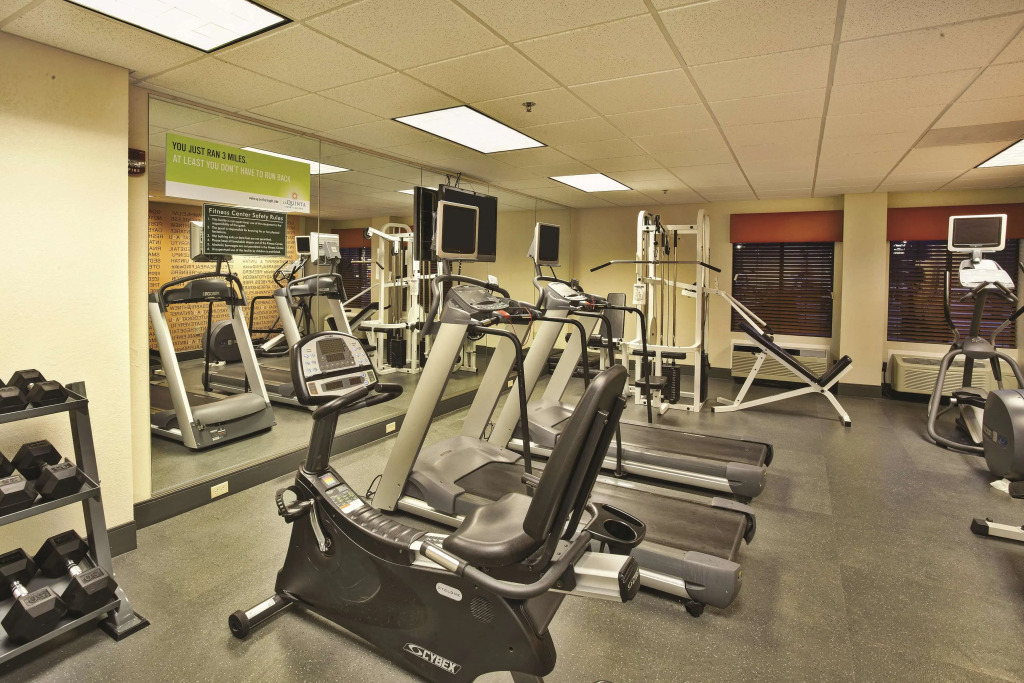La Quinta Inn & Suites by Wyndham Elkview - Charleston NE