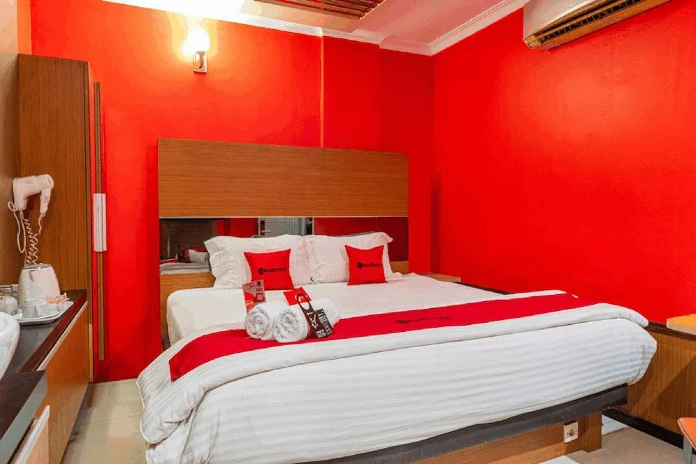 RedDoorz Plus near Chadstone Mall