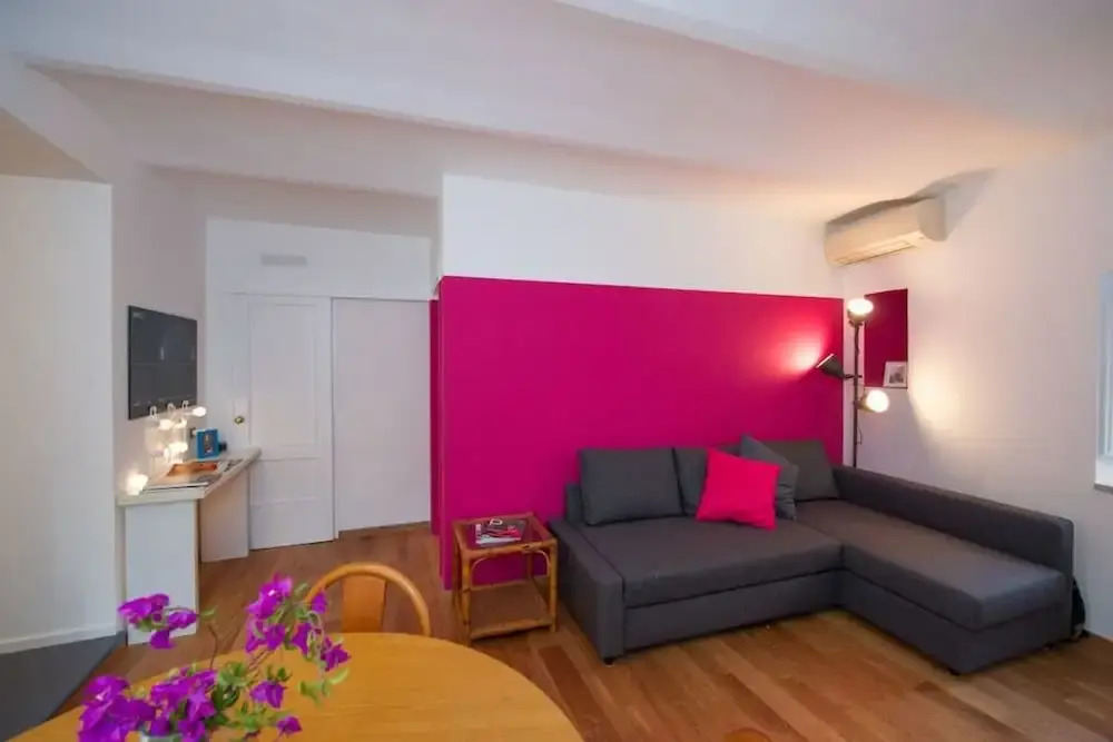 Gorgeous Newly Renovated Flat Near Colosseum!