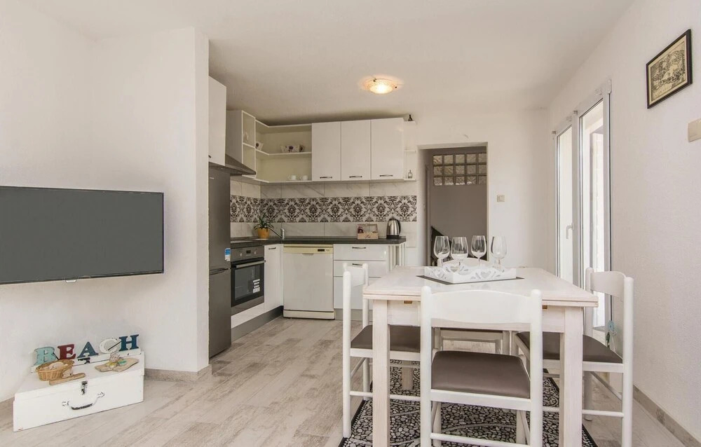 Two-Bedroom Holiday Home In Privlaka-Sabunike