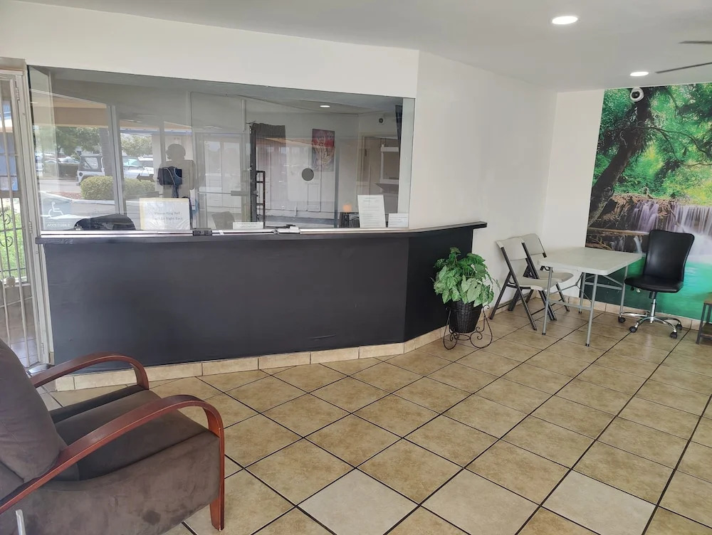 Best Inn & Suites