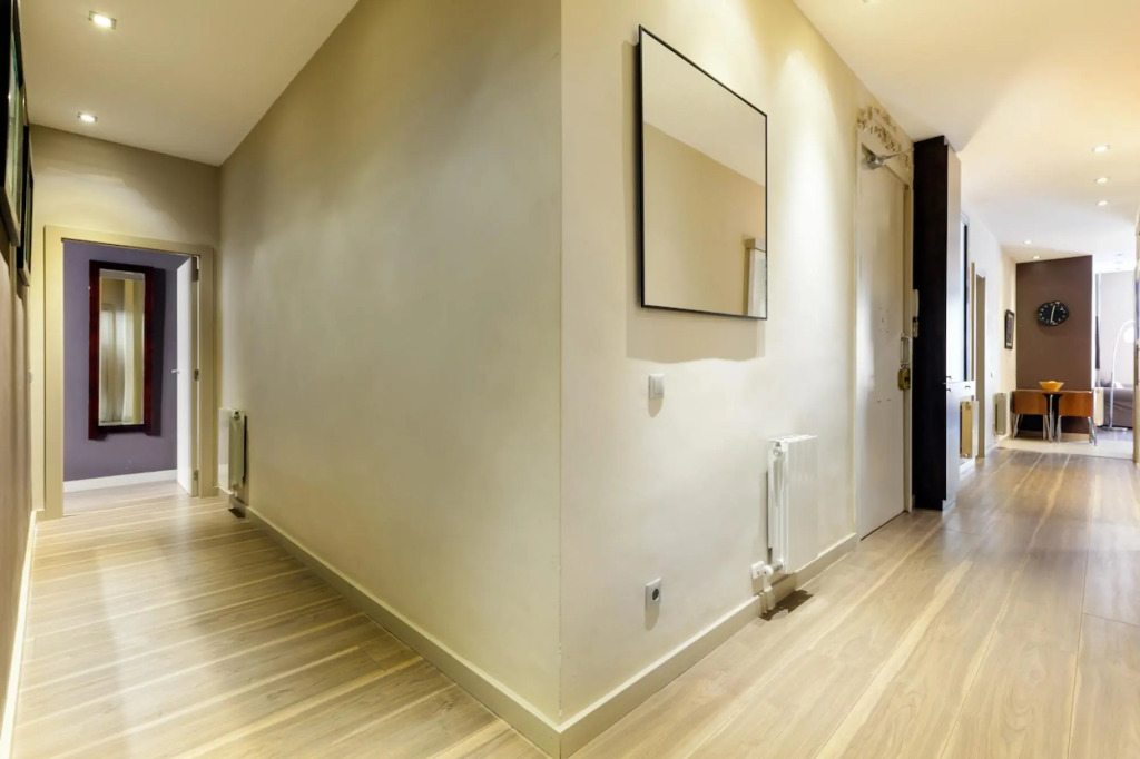 BATLLO 1 · Beautiful and fresh apartment next to P. de Gracia