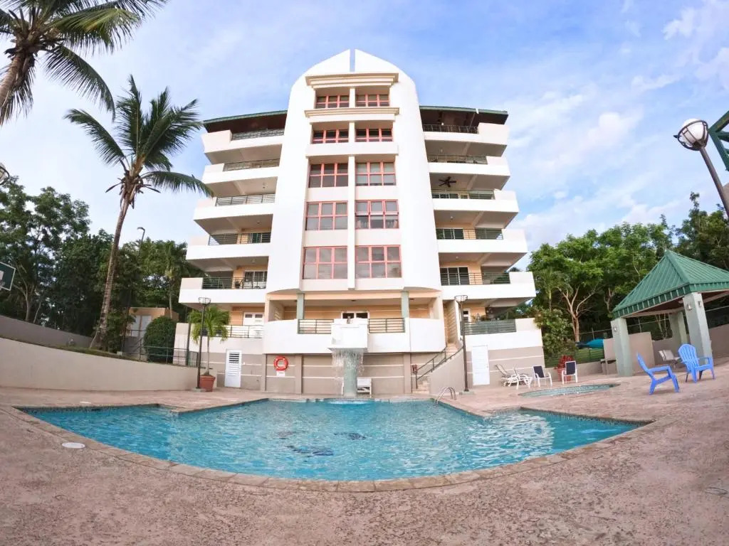 In Joyuda Beach, Apartment with Pool & Basketball Court