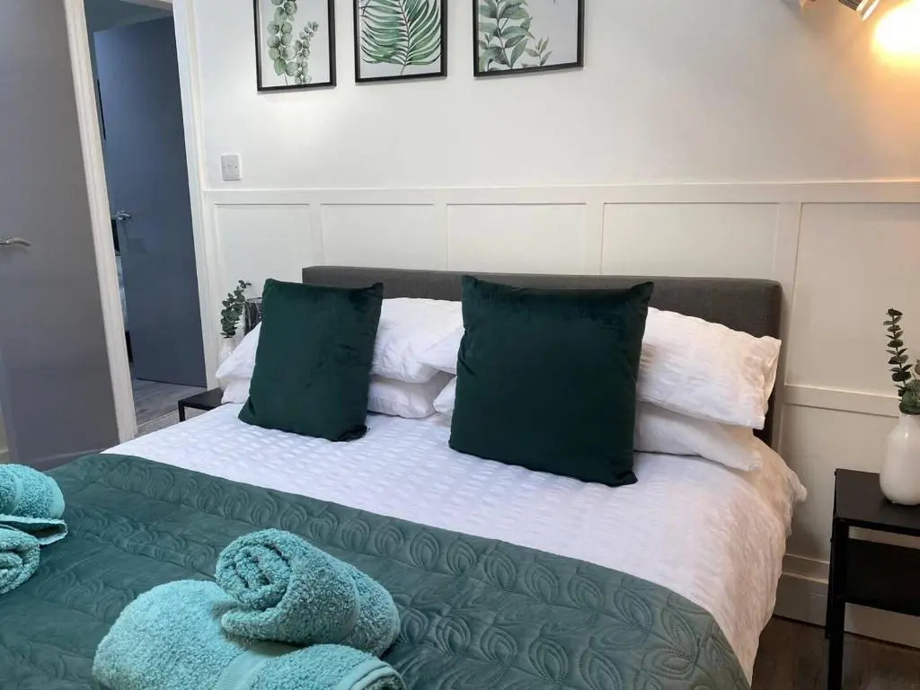 2 Bed Flat - Sleeps 6 - Parking - Wifi
