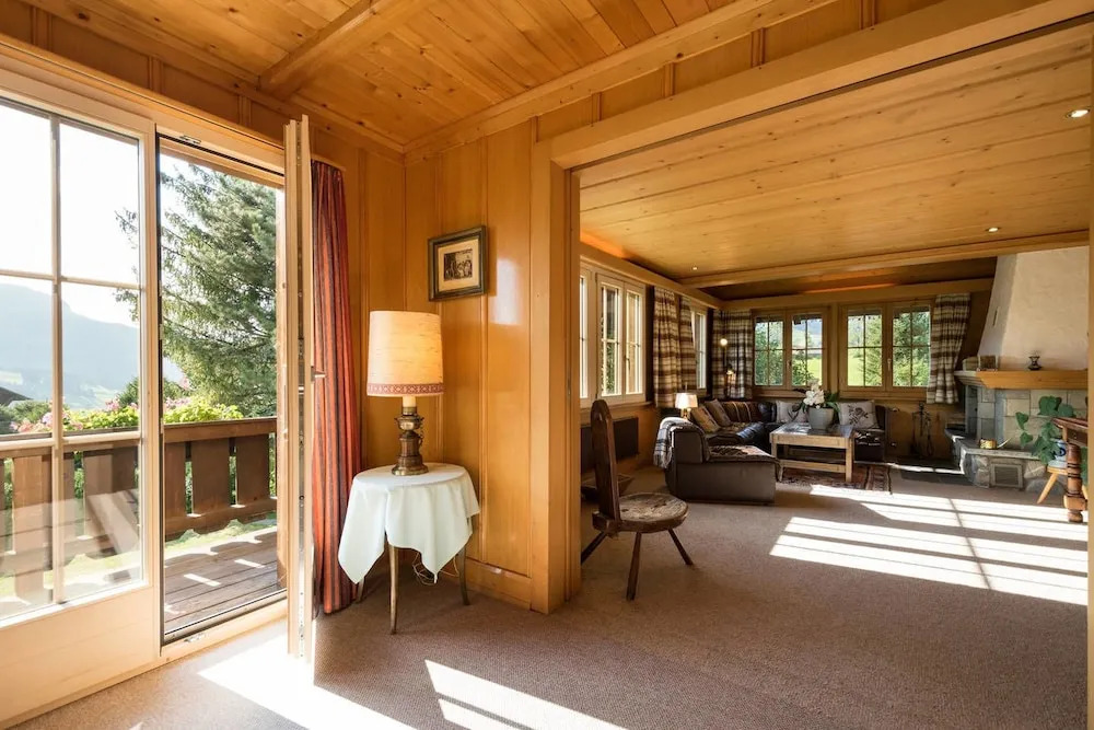 Gstaad - Amazing Lake Chalet