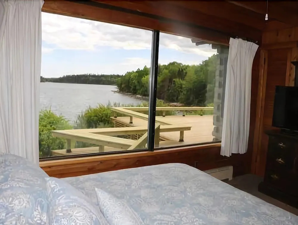 Seaside Chalet - Three Bedroom Cottage