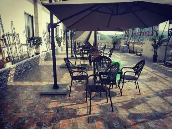 Six Day Business Hotel