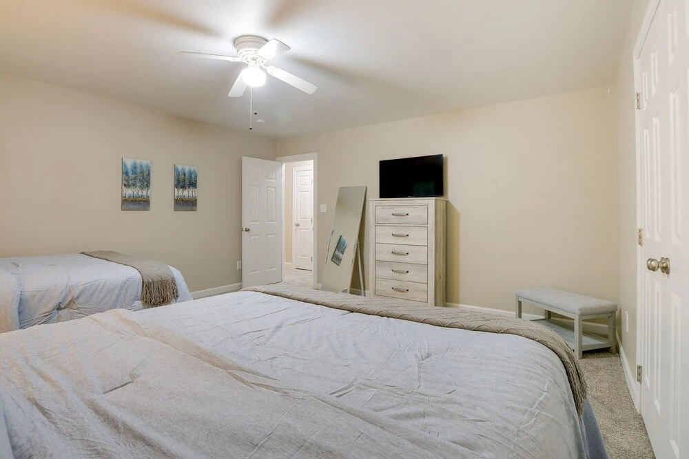 Lakefront Raleigh Retreat ~ 7 Mi to Downtown!