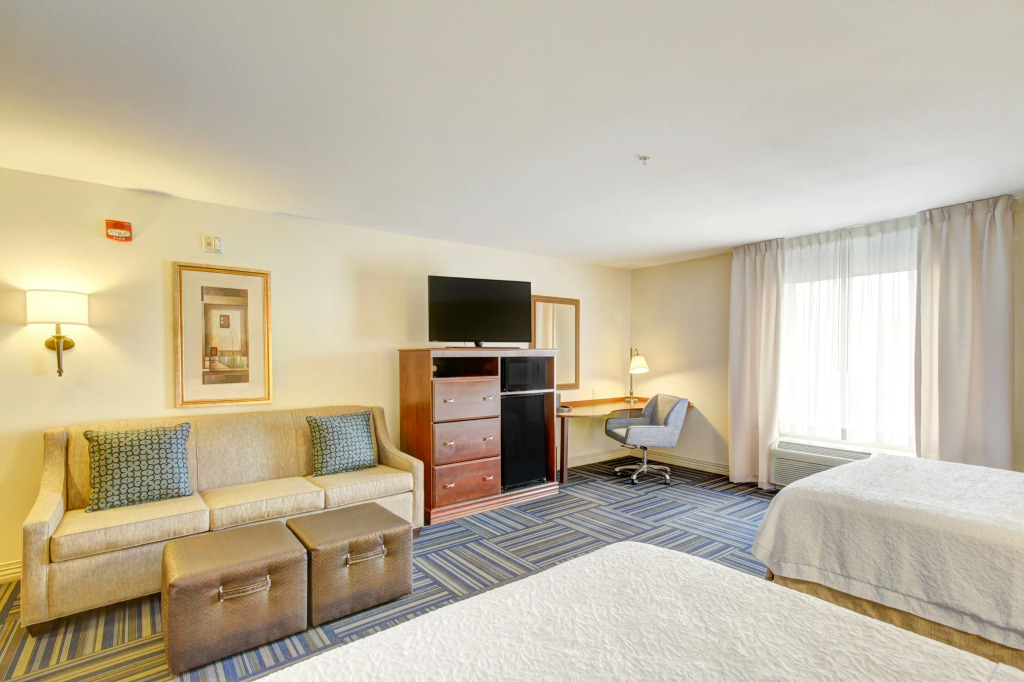 Hampton Inn and Suites Alexandria