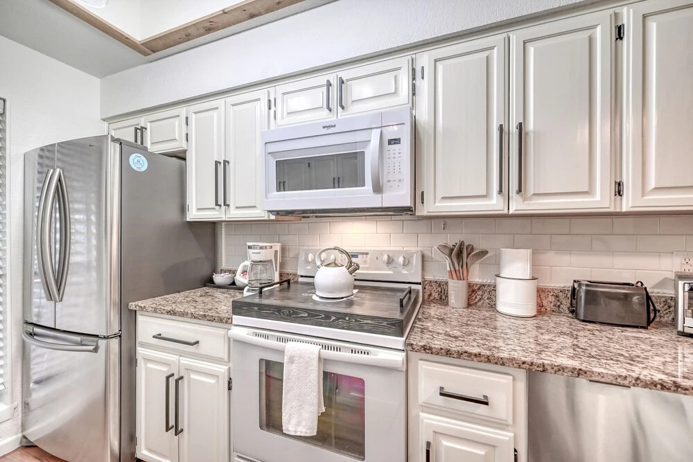 New! Luxurious Riverfront Condo Just 1 Blk to Schlitterbahn!