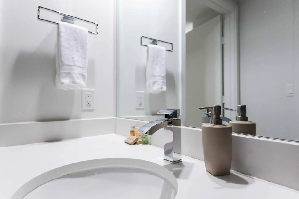 Dharma Home Suites Miami Beach at Monte Carlo