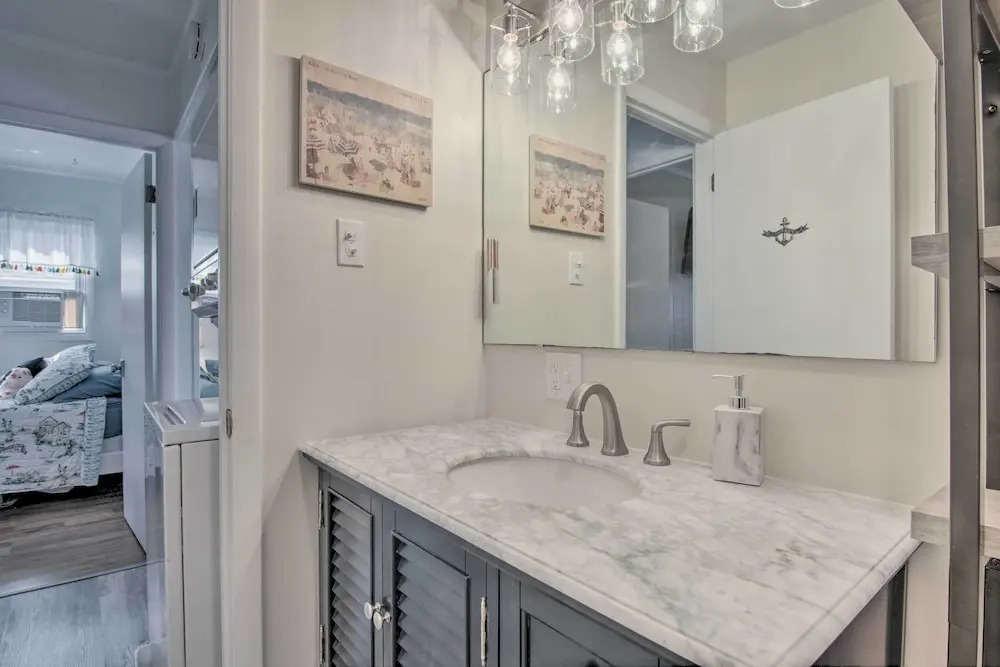 Walk to Pool & Beach! Family Condo in Ocean City