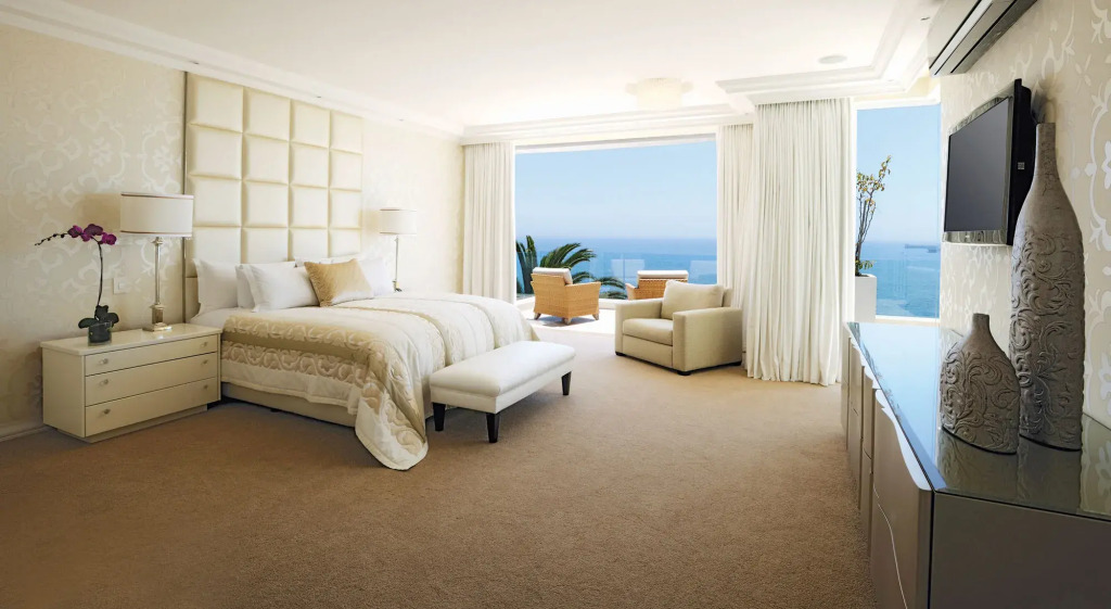 The Clarendon - Bantry Bay