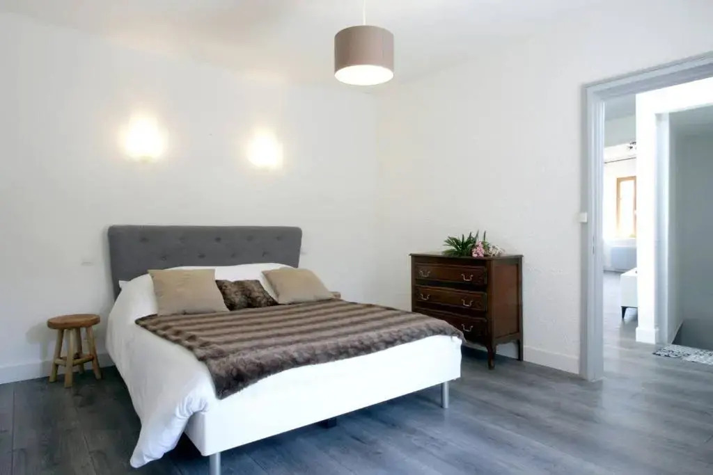 L'Or Vert, CASTLE VIEW, PRIVATE parking, Air conditioner, Netflix, 160m from medieval town